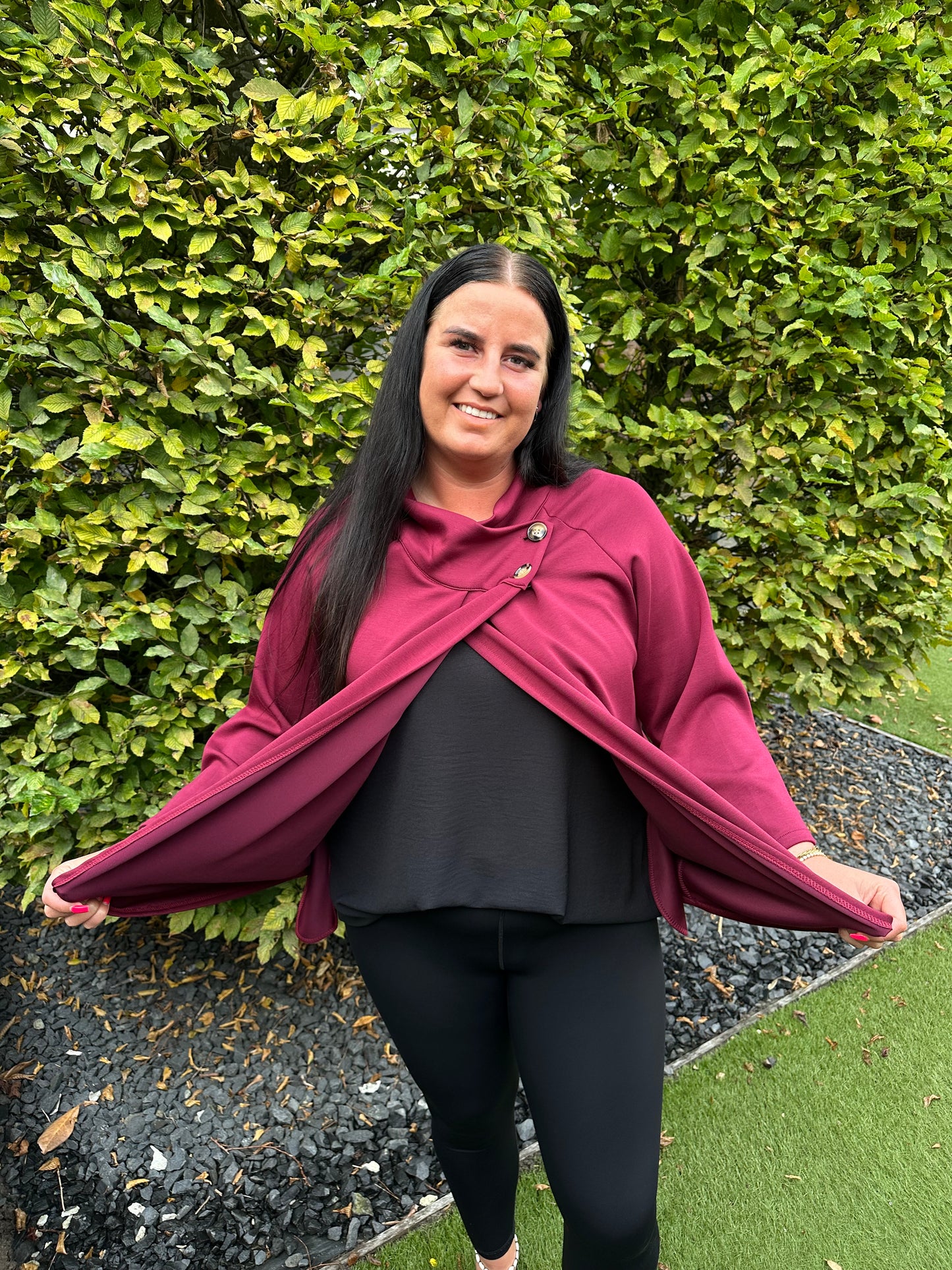 Poncho met mouwen en 2 knopen BORDEAUX