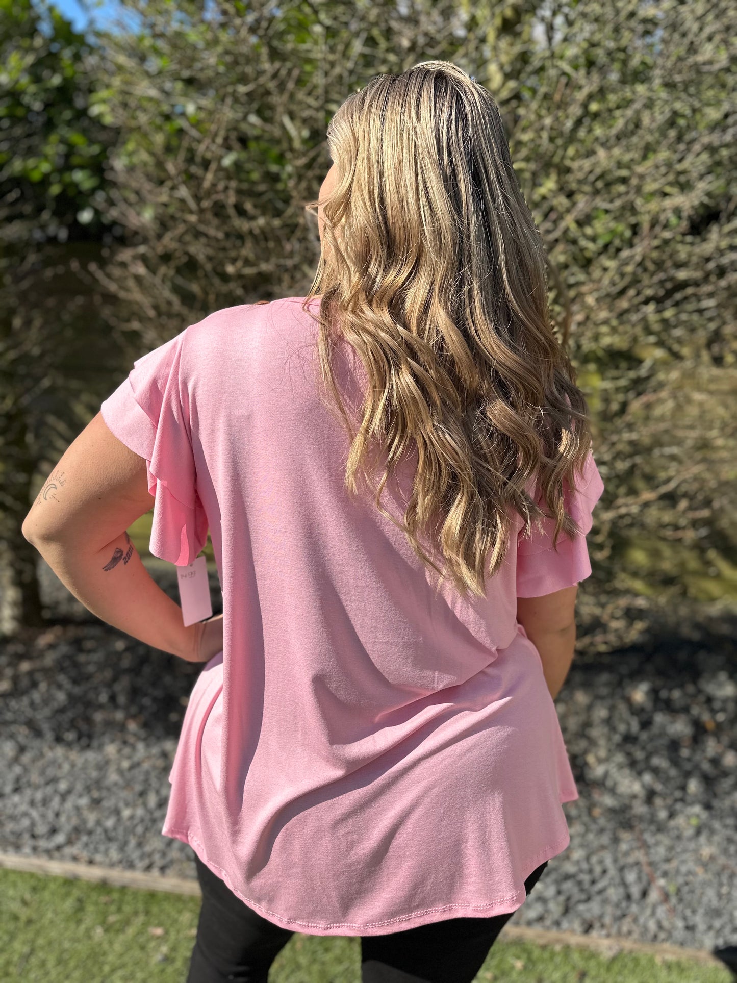 SHIRT MET KORTE RUFFLE MOUW ROZE