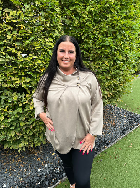 Poncho met mouwen en 2 knopen TAUPE