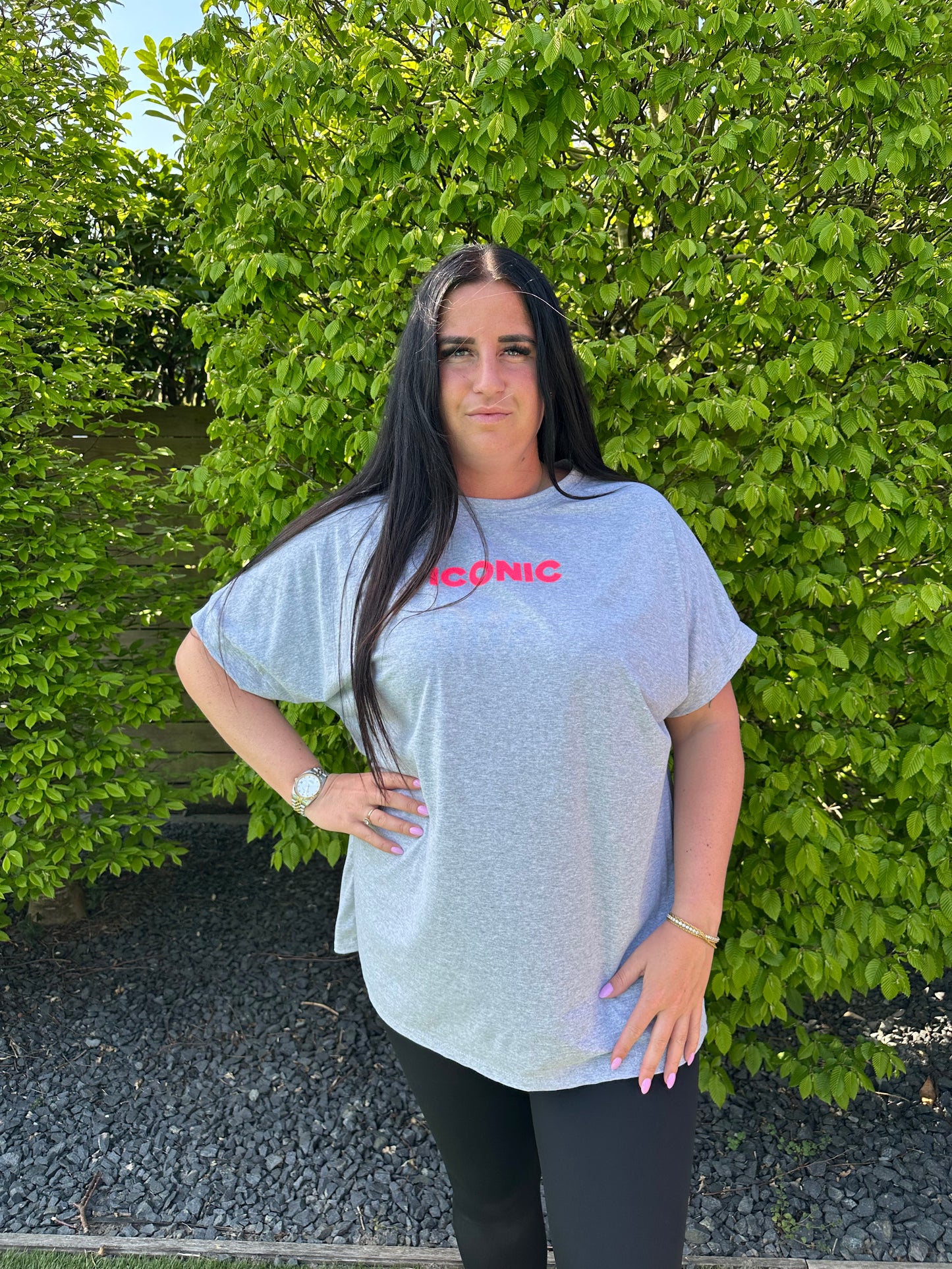 T-SHIRT MET PRINT ICONIC GRIJS