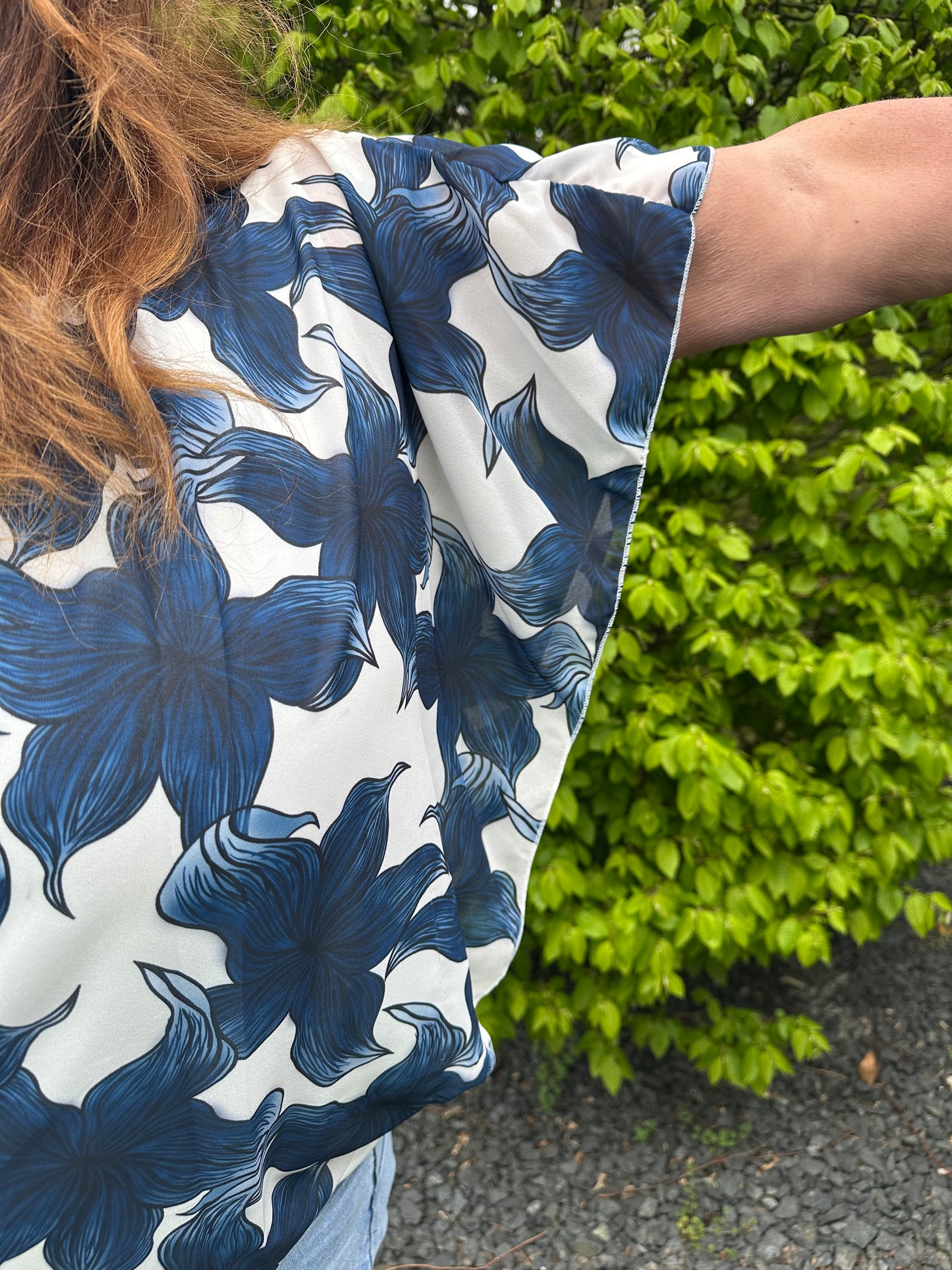 VLEERMUIS KORTE MOUW PRINT BLOEM NAVY