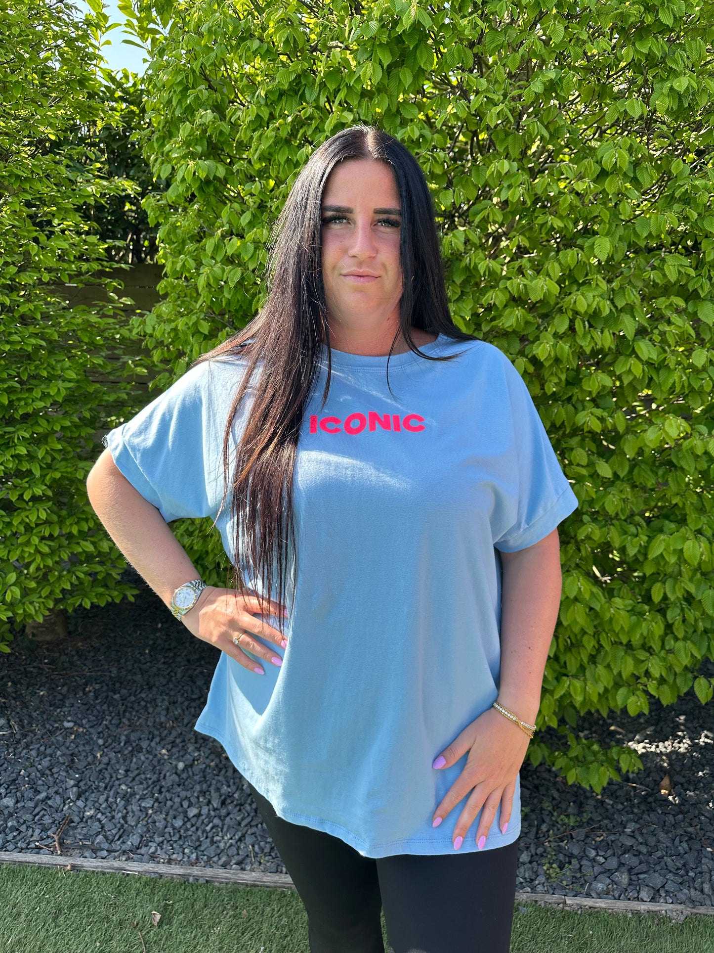 T-SHIRT MET PRINT ICONIC BLAUW