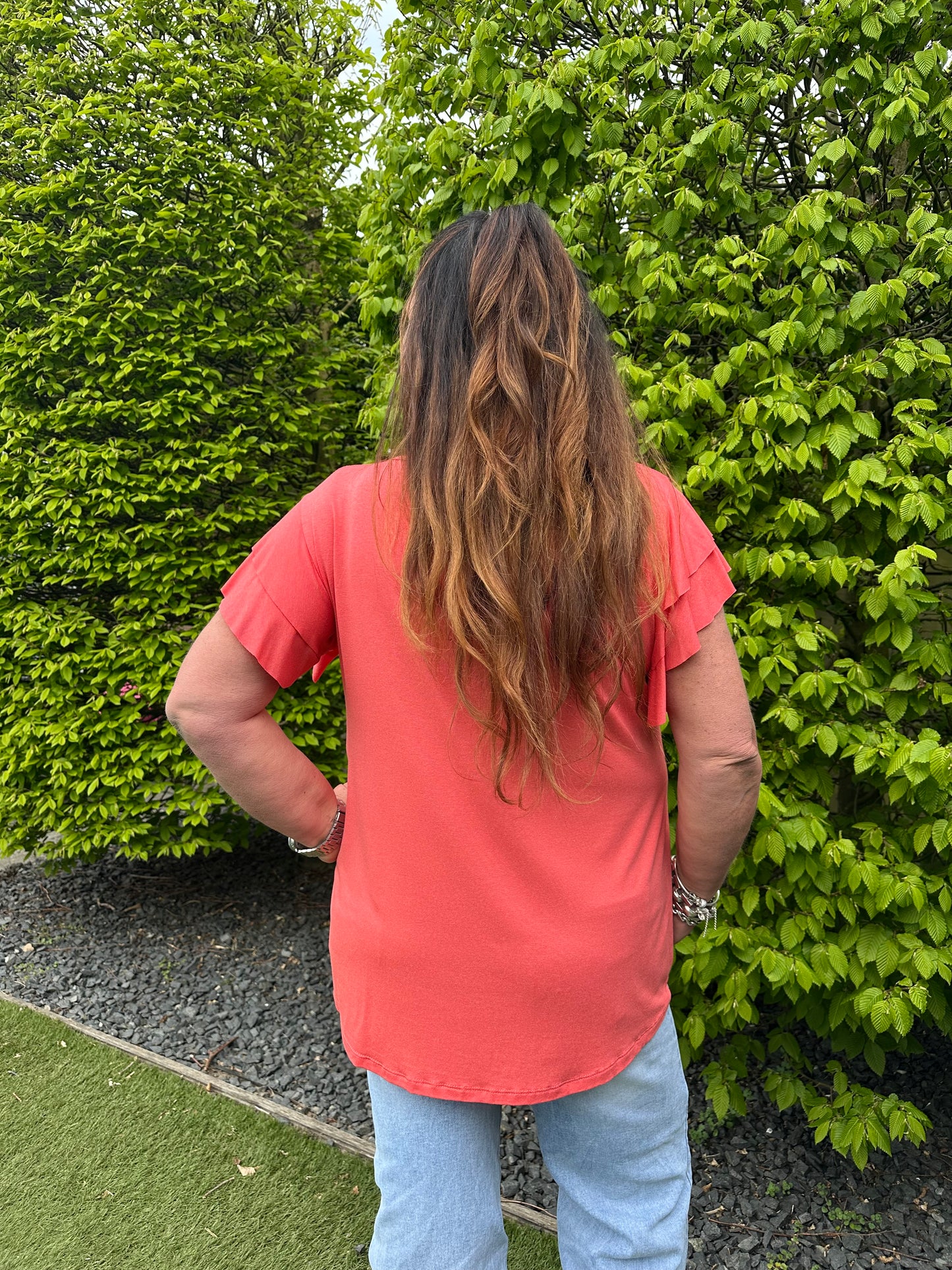 SHIRT MET KORTE RUFFLE MOUW KORAAL