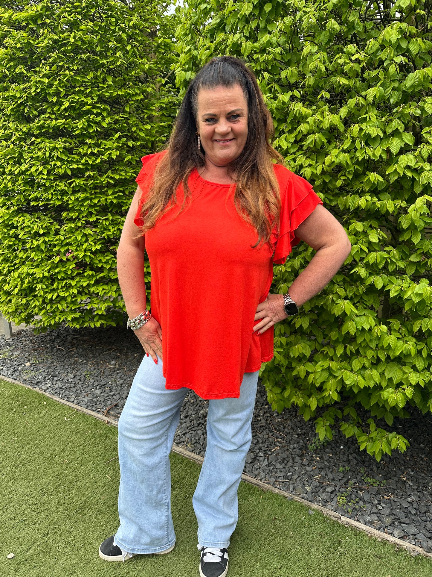 SHIRT MET KORTE RUFFLE MOUW ROOD