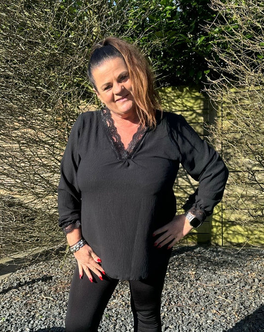 Blouse kant V hals ZWART