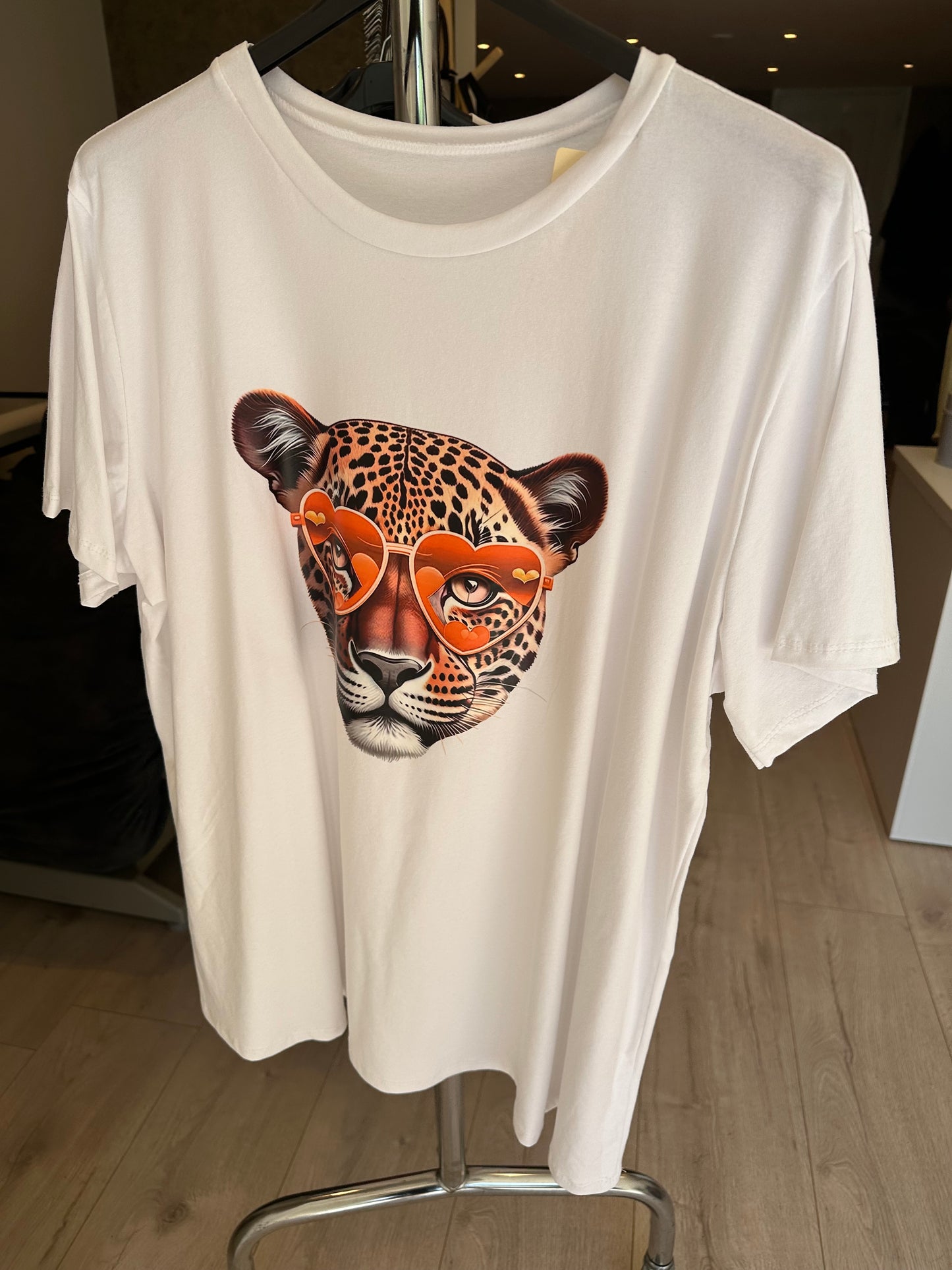 T-SHIRT MET PANTER BRIL ORANJE