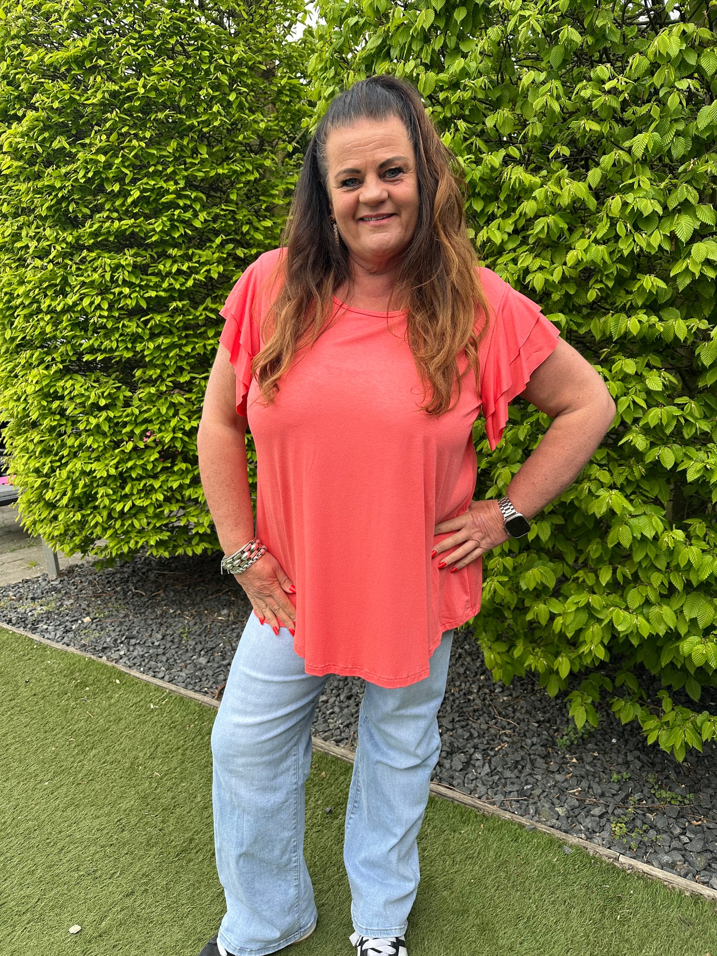 SHIRT MET KORTE RUFFLE MOUW KORAAL
