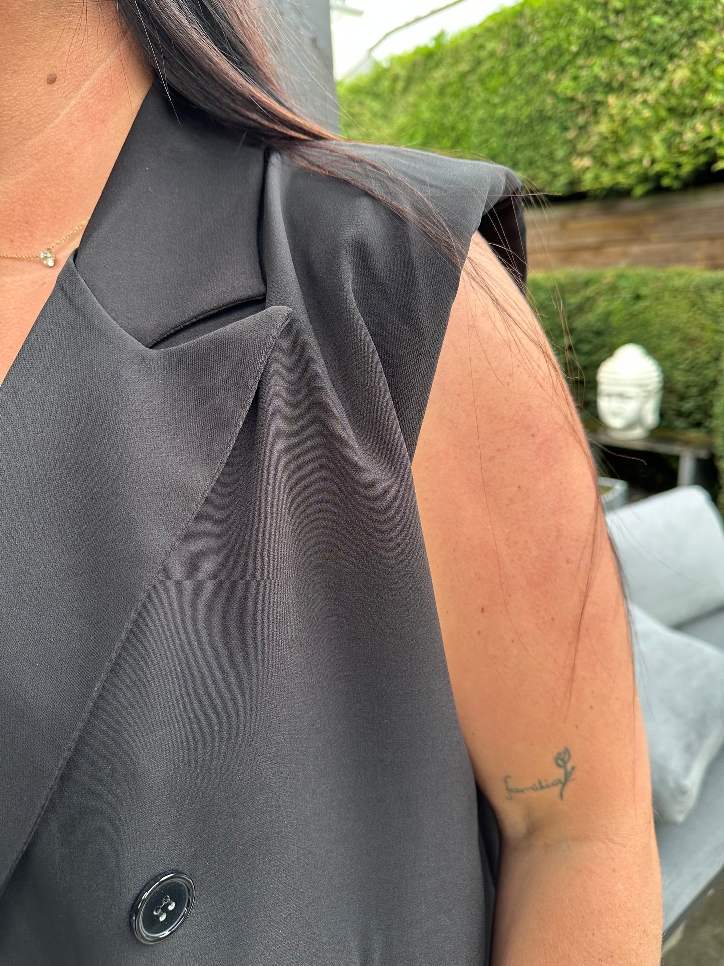 GILET MET SCHOUDERVULLING ZWART