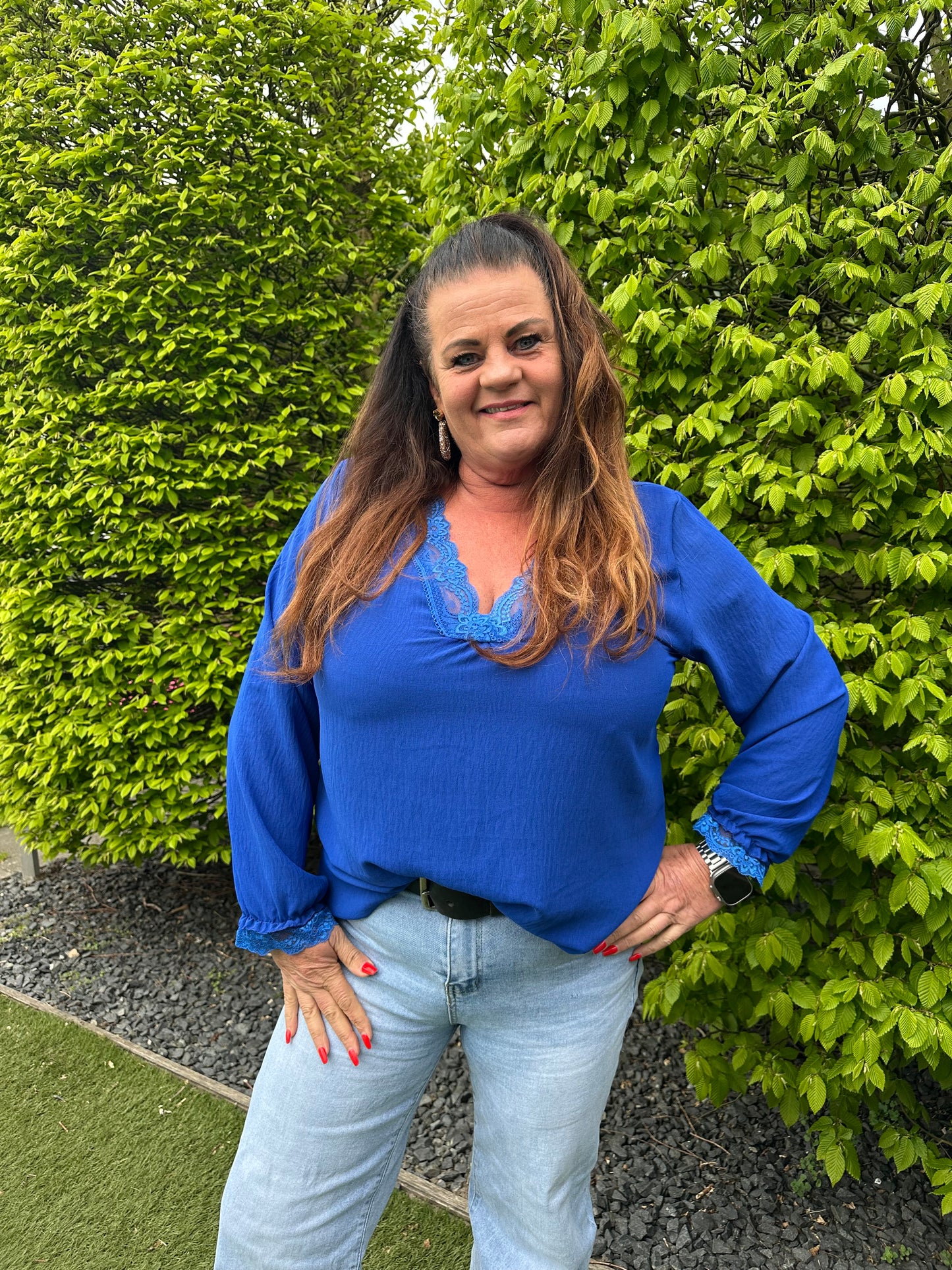 Blouse kant V hals KOBALT