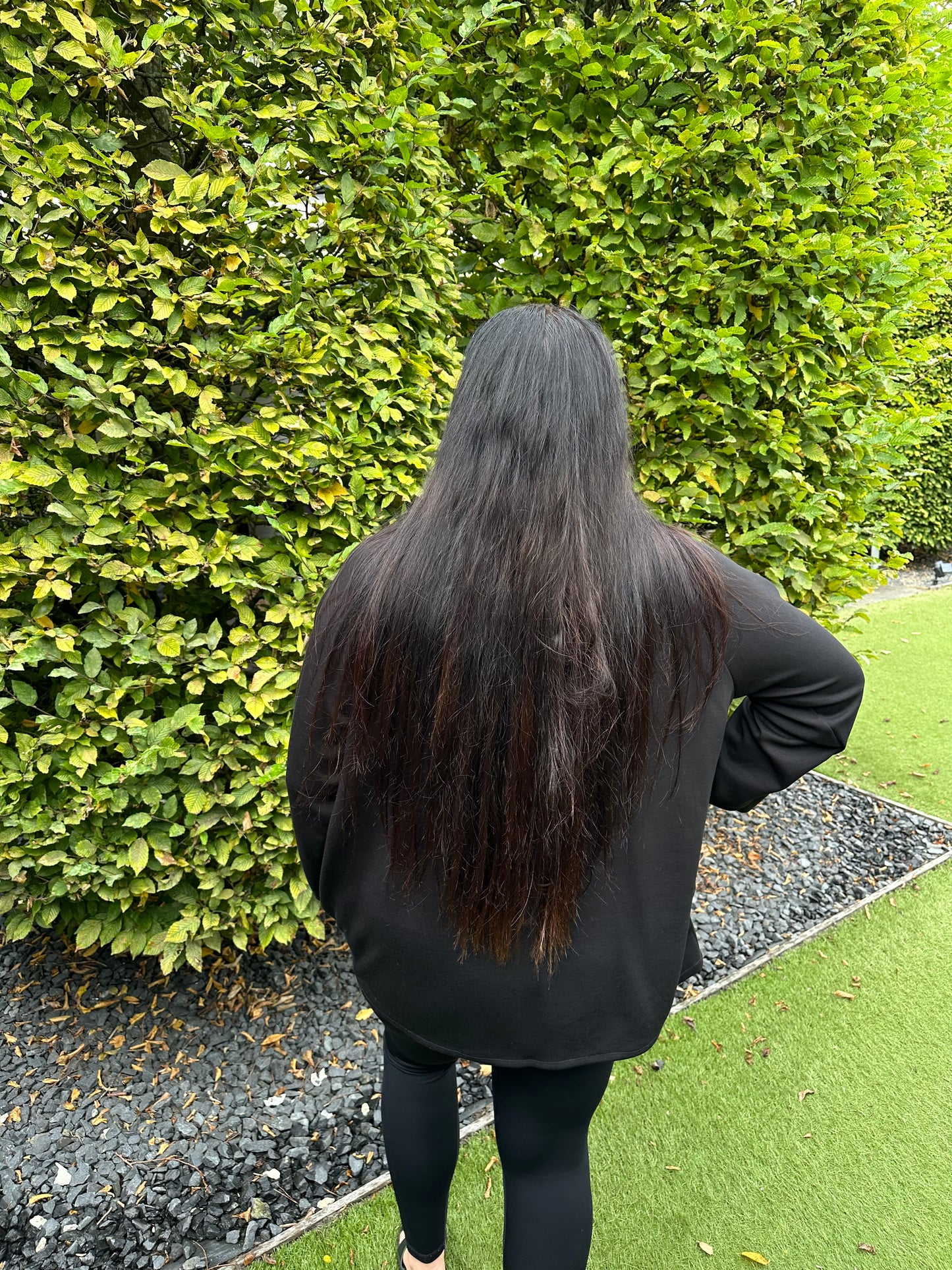 Poncho met mouwen en 2 knopen ZWART