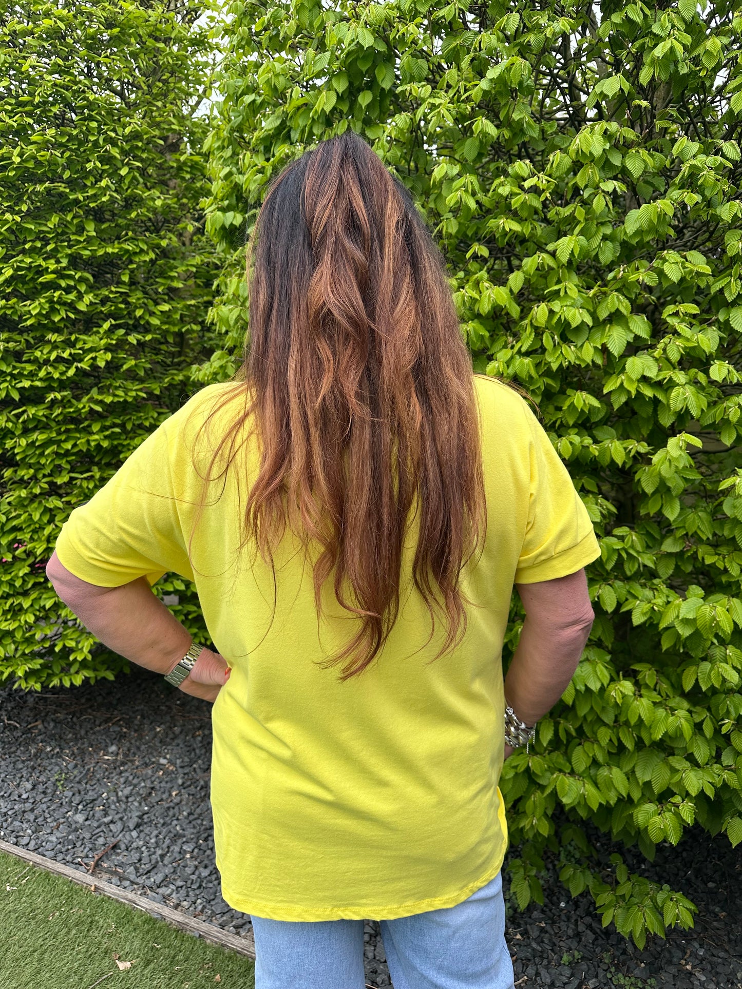T-SHIRT MET PRINT NY GEEL