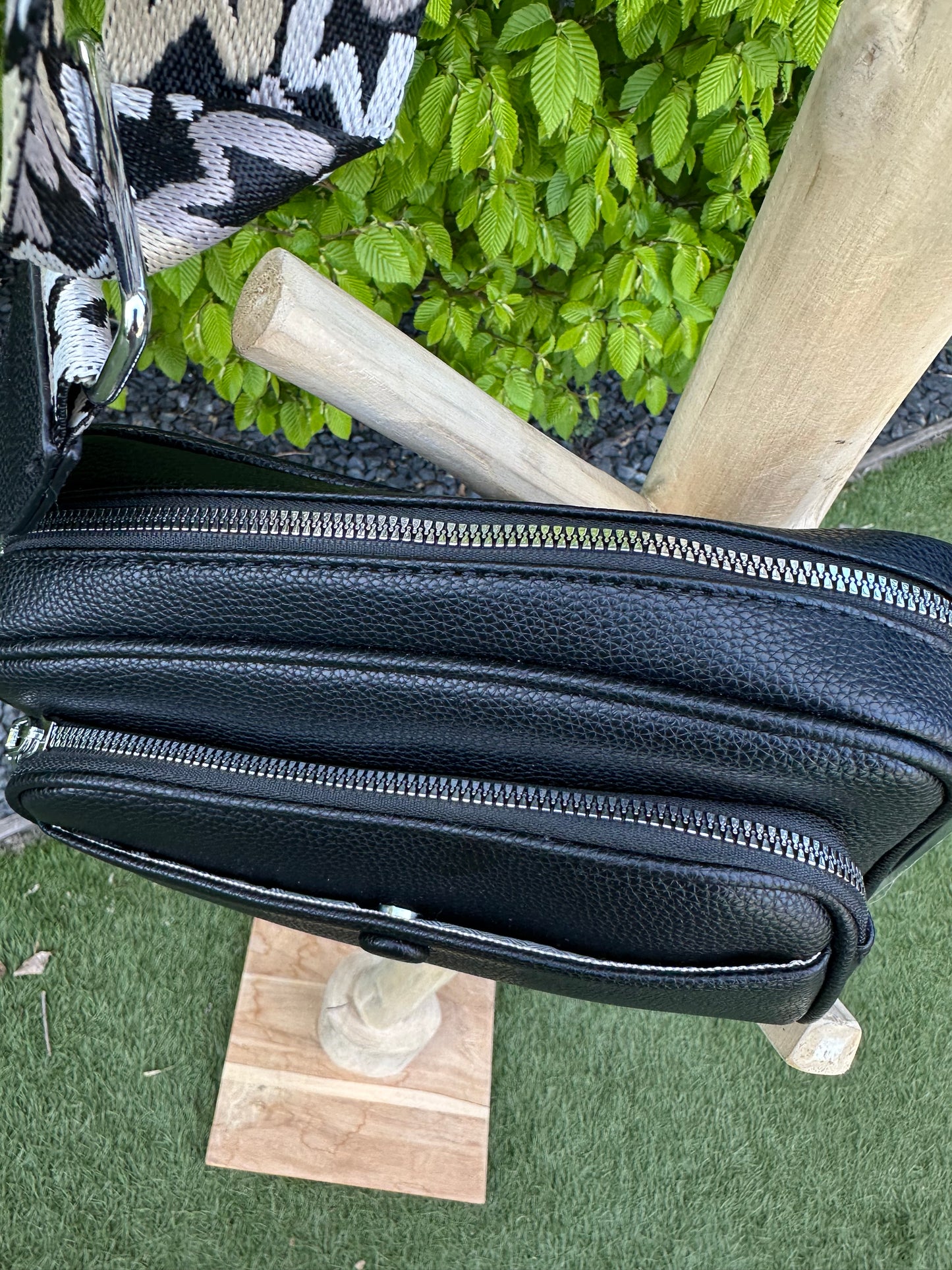 TAS SKY LEER ZWART MET RITSJES EN BAG STRAP