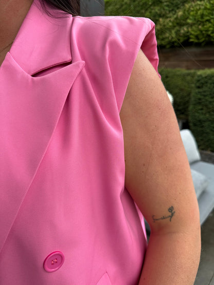 GILET MET SCHOUDERVULLING ROZE