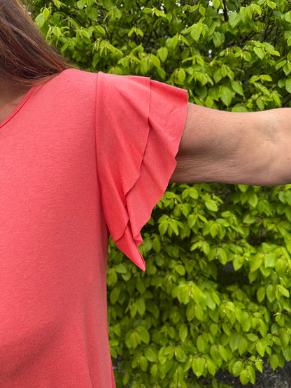 SHIRT MET KORTE RUFFLE MOUW KORAAL