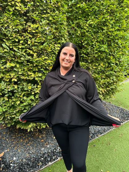 Poncho met mouwen en 2 knopen ZWART