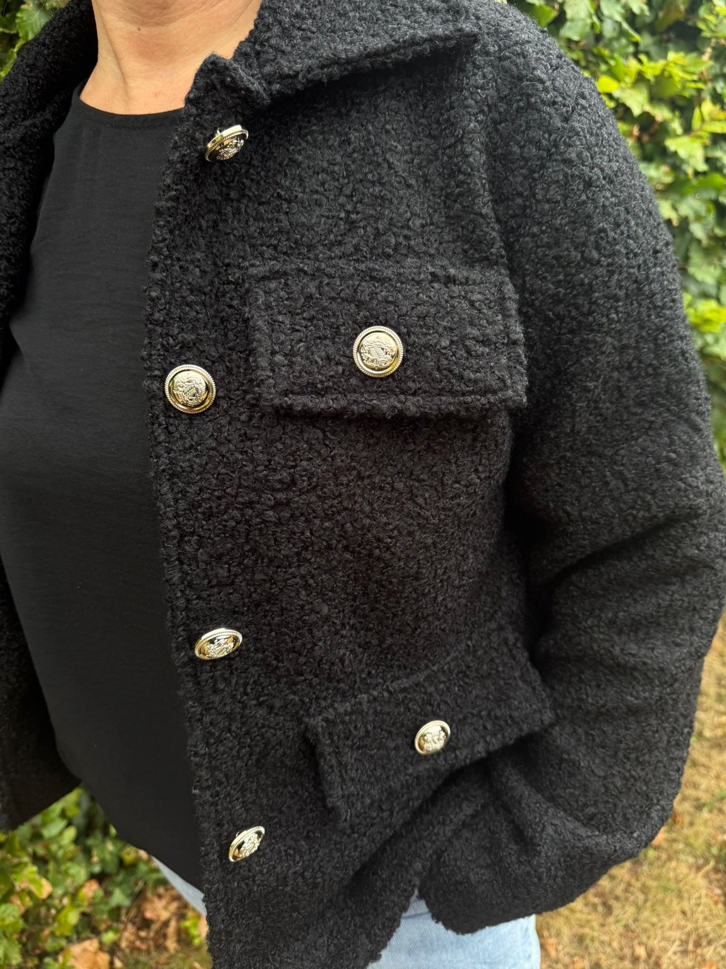Jasje teddy met gouden knopen ZWART