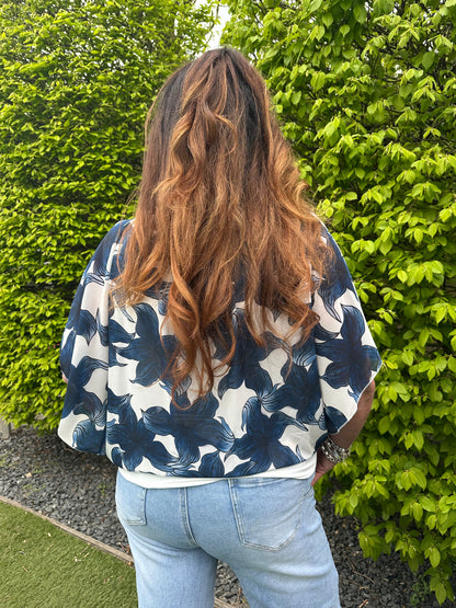 VLEERMUIS KORTE MOUW PRINT BLOEM NAVY