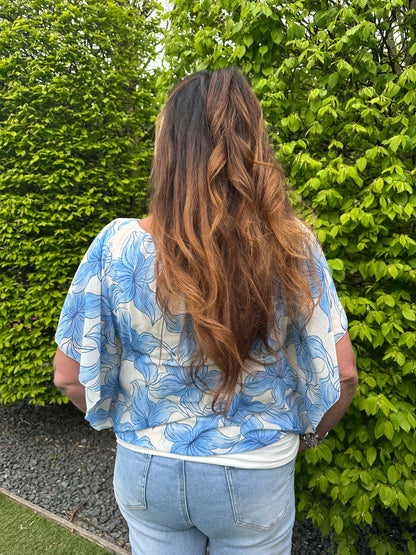 VLEERMUIS KORTE MOUW PRINT BLOEM LICHT BLAUW
