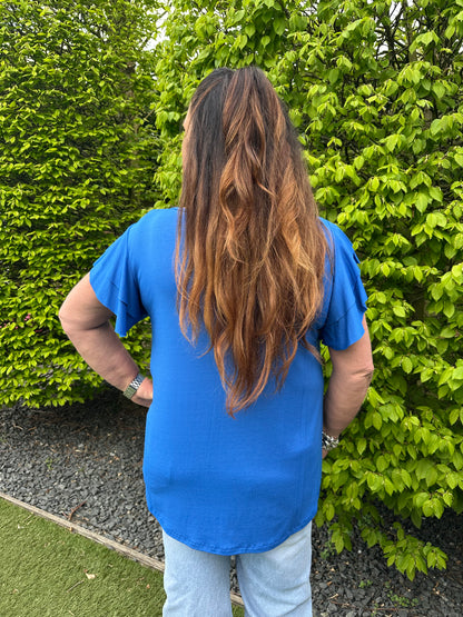 SHIRT MET KORTE RUFFLE MOUW KOBALT