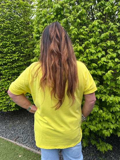 T-SHIRT MET PRINT NY GEEL
