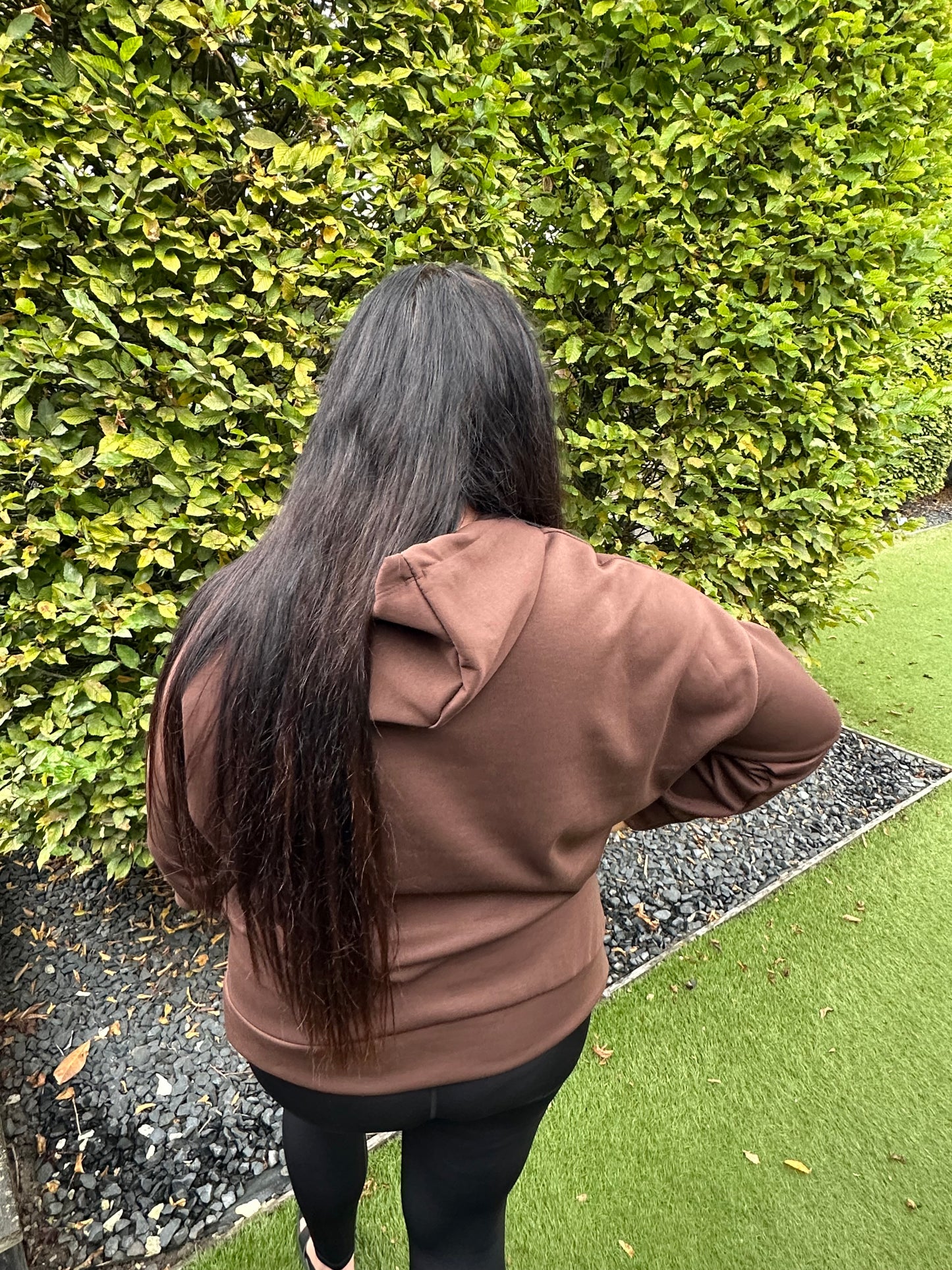 Hoodie met No 5 glitter BRUIN