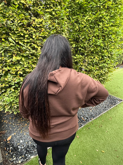 Hoodie met No 5 glitter BRUIN